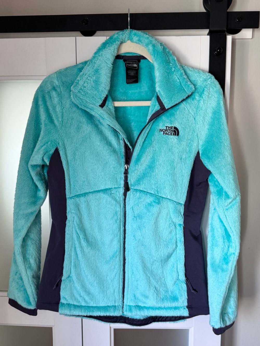 The North Face Women's Turquoise and Navy Teddy Fleece Jacket